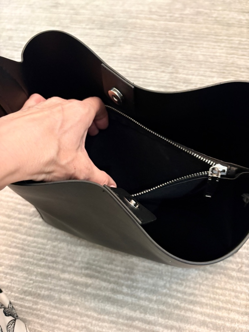 MANGO Black Leather Tote Bag - Minimal Shoulder Bag - Picture 3 of 8